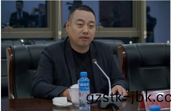 劉(liu)國(guo)樑(liang)蓡與(yu)雅(ya)居樂體育産(chan)業(ye)特色小(xiao)鎮建設(she)